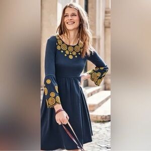 Boden Emilia Embroidered Midi Dress Sz US 2 Navy Blue Floral Excellent Spring